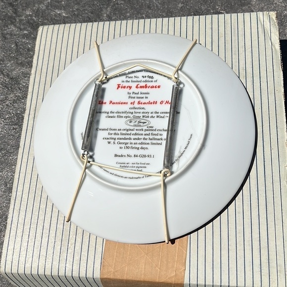 Gone with the Wind Scarlett O'Hara Collector’s Plate - Picture 3 of 3